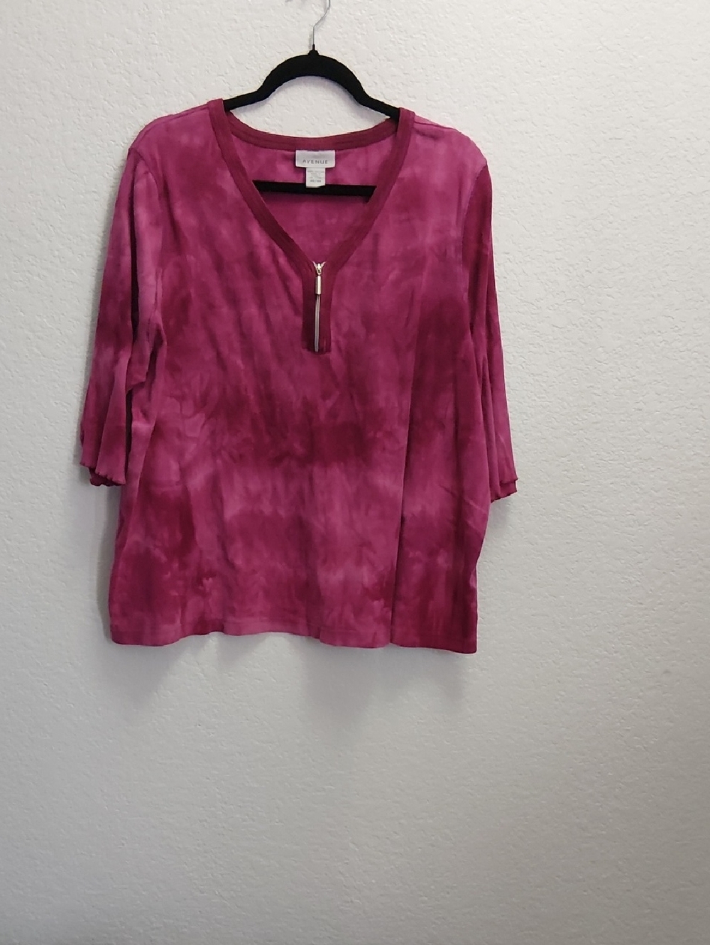 Avenue Women's Magenta Tie-Dye V-Neck Zip Tunic